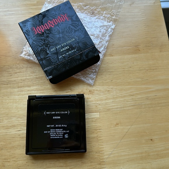 REINA REBELDE
Wet Dry Eye Color Sirena Palette - Picture 9 of 10